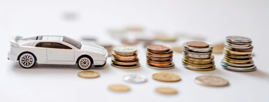 Campervan Deposit Costs Explained Visual breakdown of Iceland campervan rental deposit fees and insurance coverage.