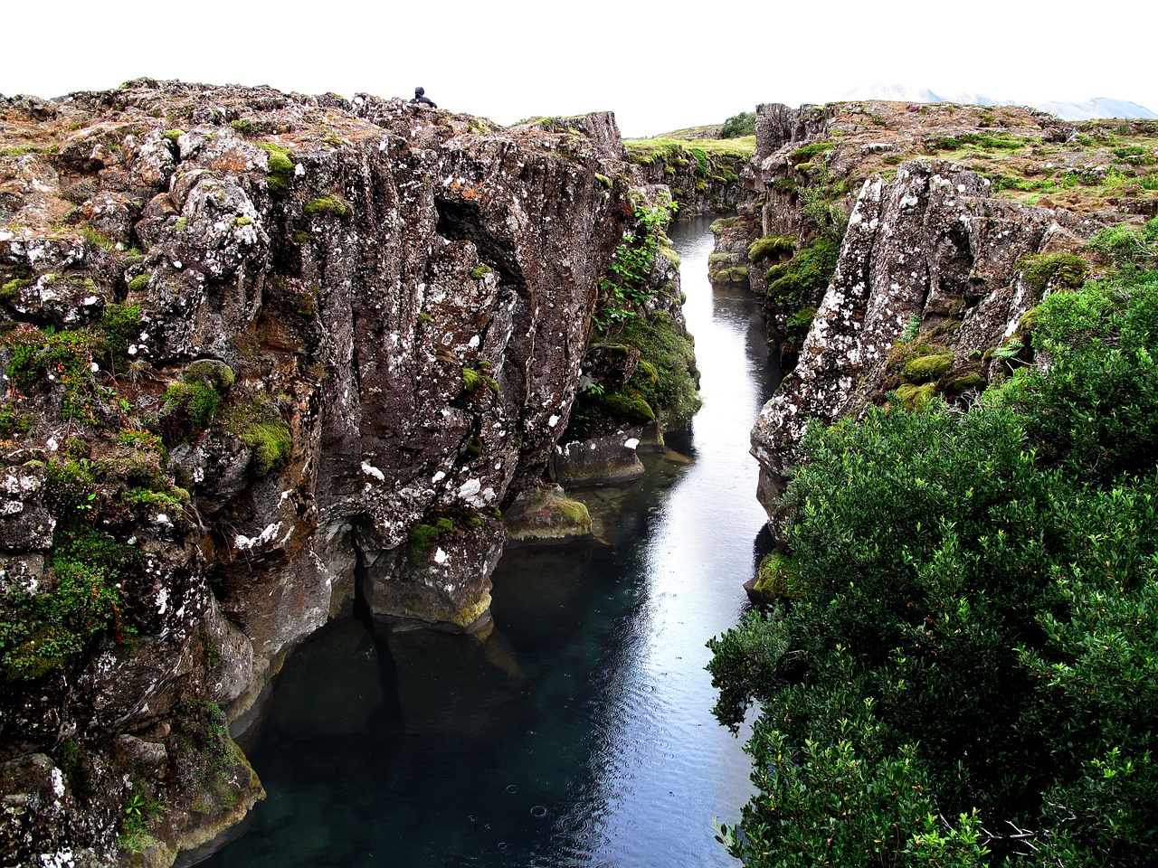 The clear waters of Silfra fissure at Þingvellir, attracting hikers and divers for its stunning beauty
