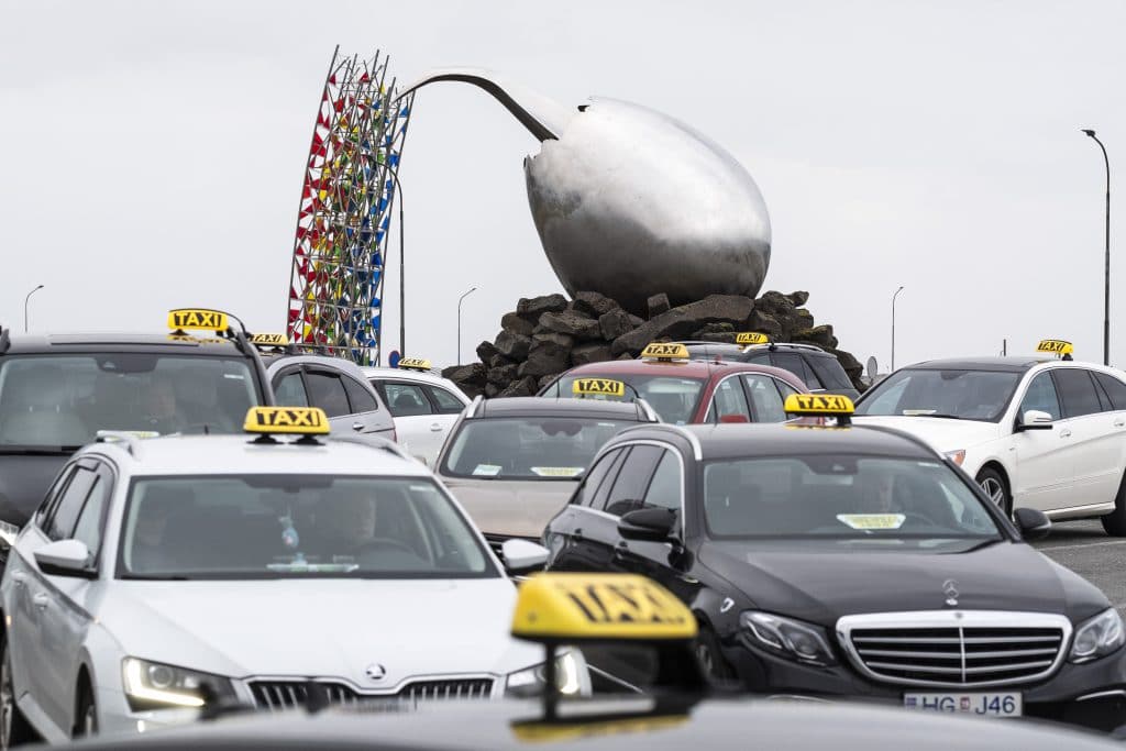 A flock of Icelandic taxis gathered around the famous silver Egg sculpture – just outside arrivals.